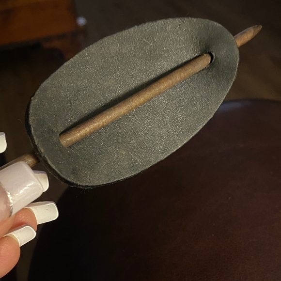 Vintage leather Hair fastener - Picture 2 of 3